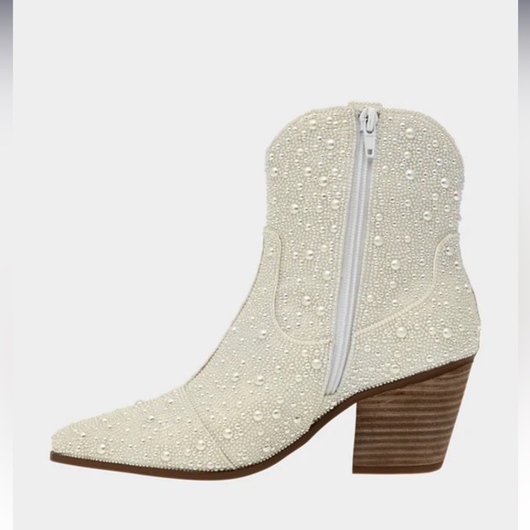 Betsey Johnson DIVA rhinestone boots in Ivory - Picture 2 of 6